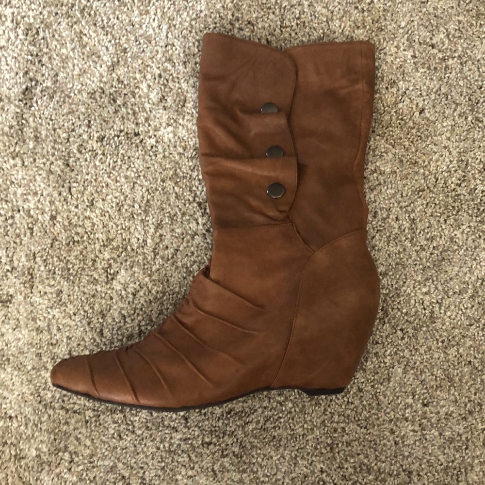 Size 8m mid calf boot